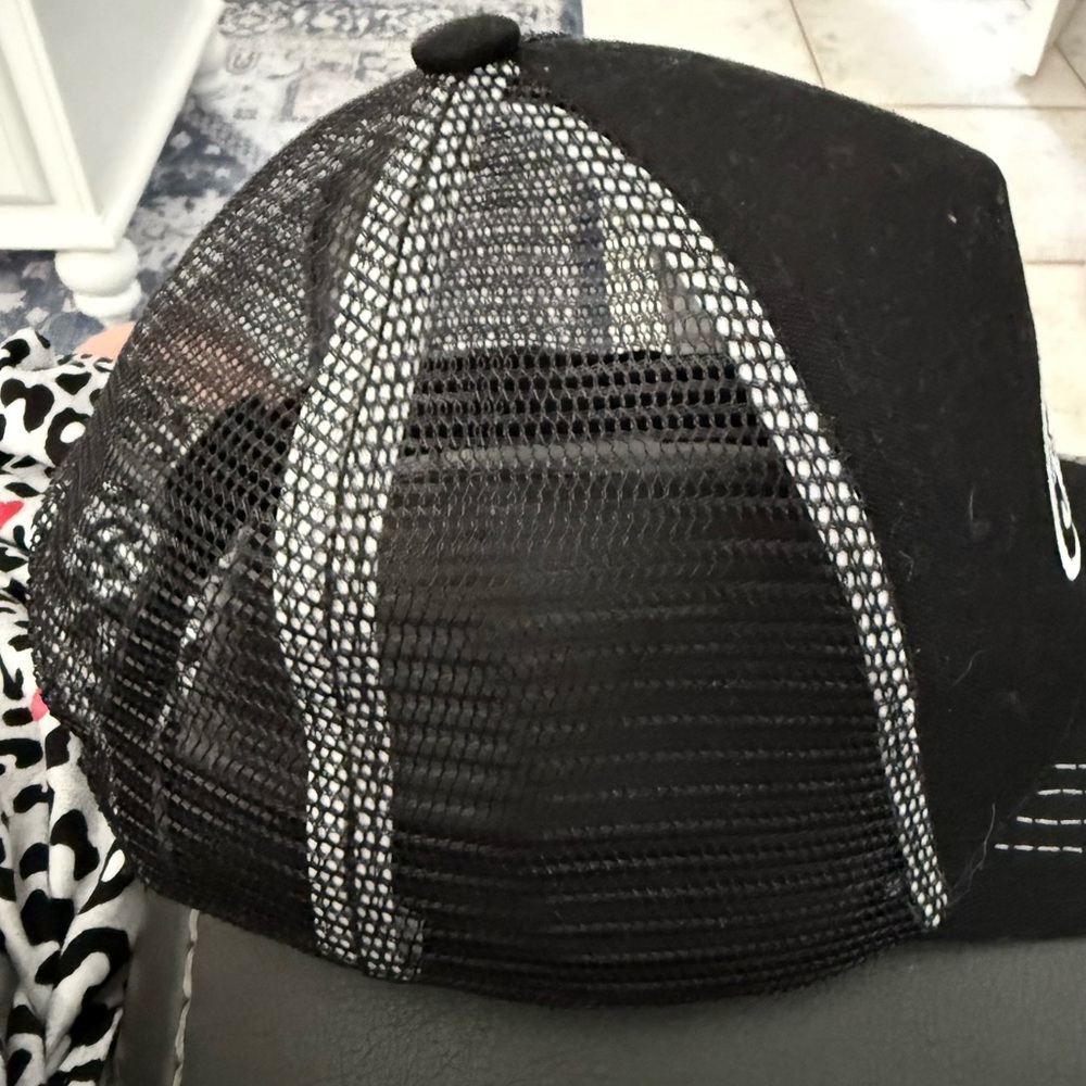 Von Dutch Black Mesh Trucker Cap - Picture 2 of 3